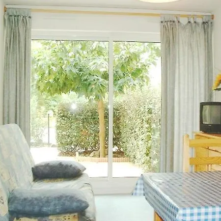 One-bedroom With Swimming Pool 102 דירה *