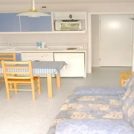 One-bedroom With Swimming Pool 102 דירה *