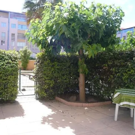 One-bedroom With Swimming Pool 102 דירה *