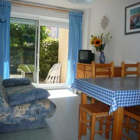 One-bedroom With Swimming Pool 102 דירה